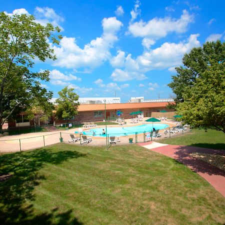 Red Lion Inn & Suites Branson Exterior photo