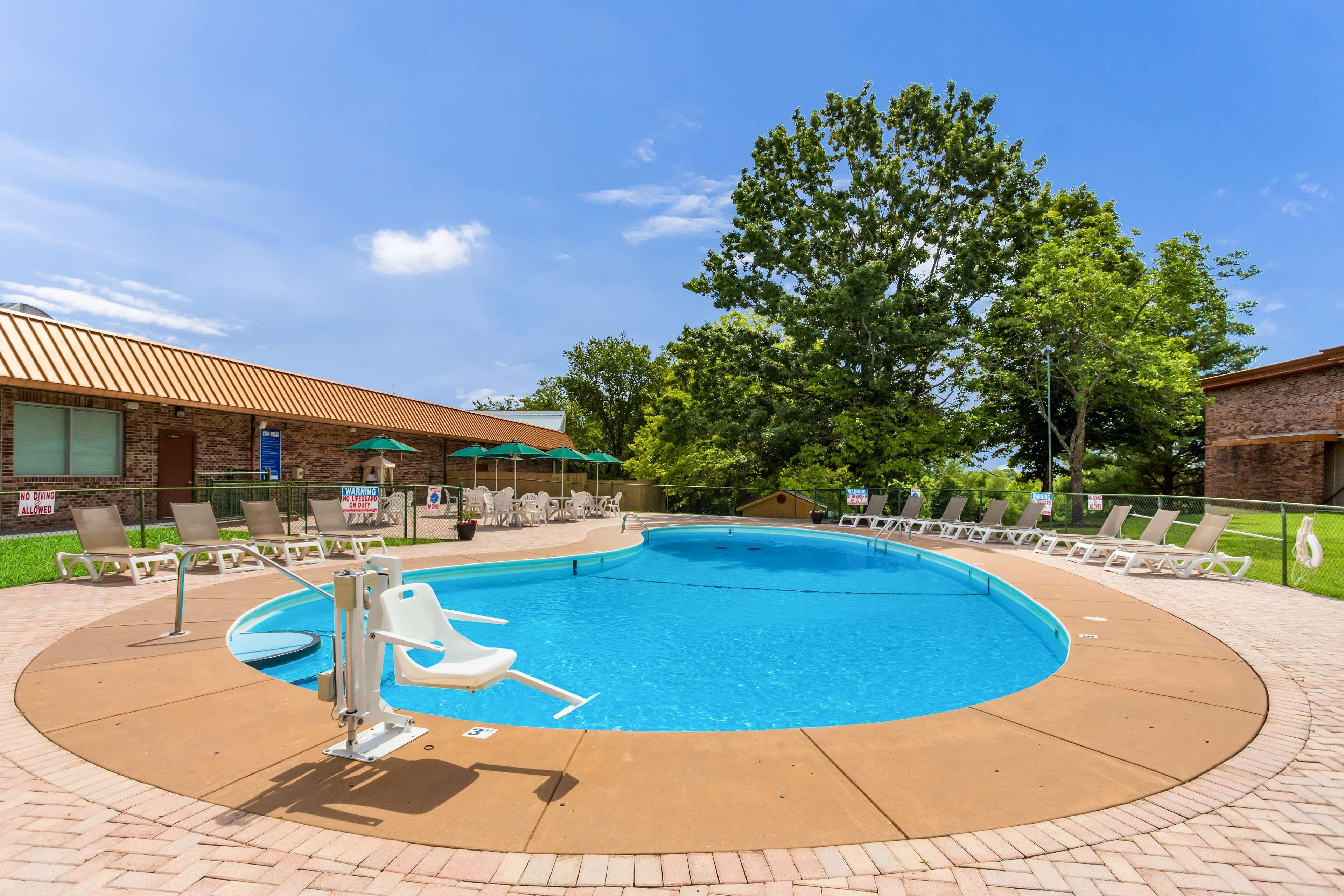 Red Lion Inn & Suites Branson Exterior photo