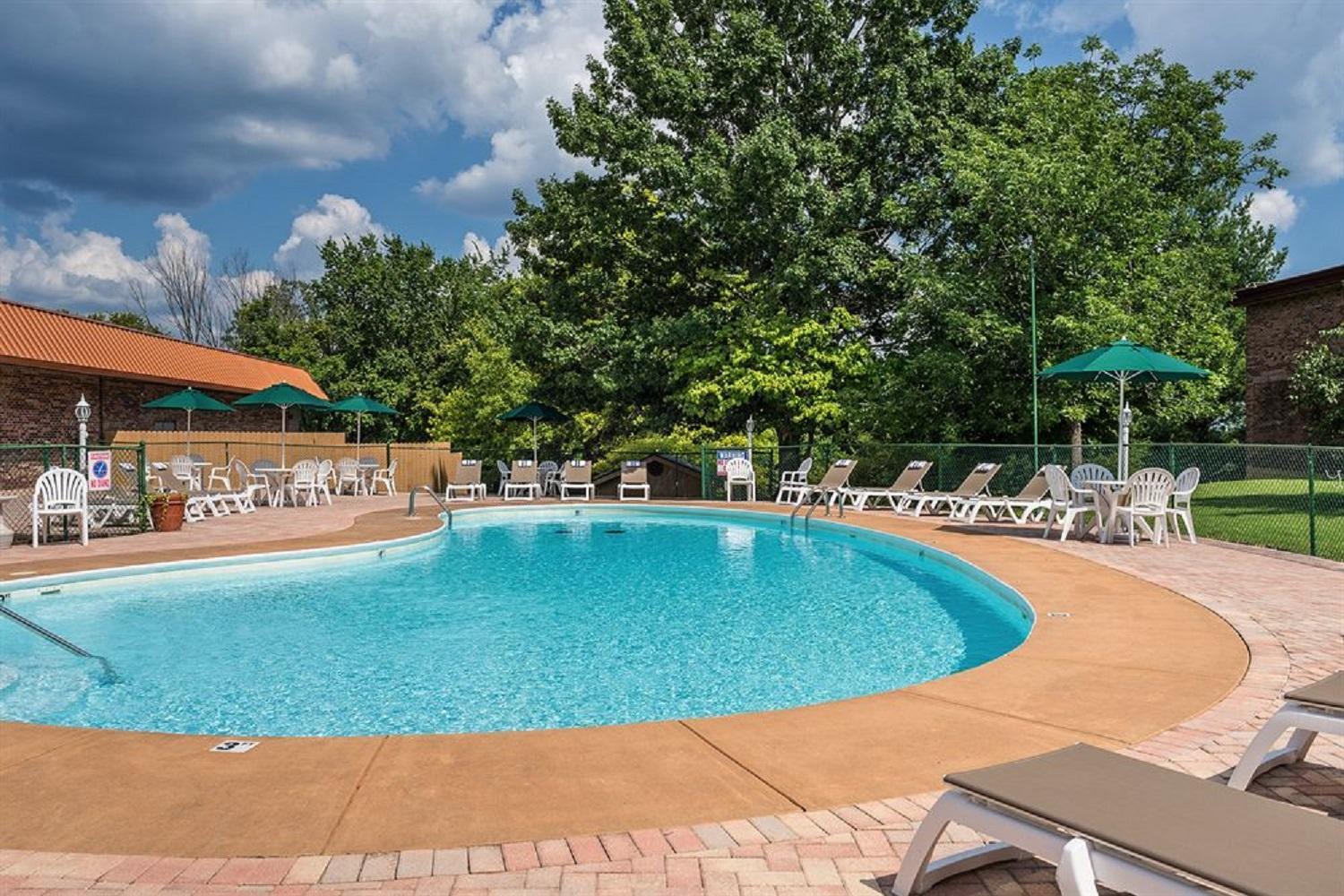 Red Lion Inn & Suites Branson Exterior photo