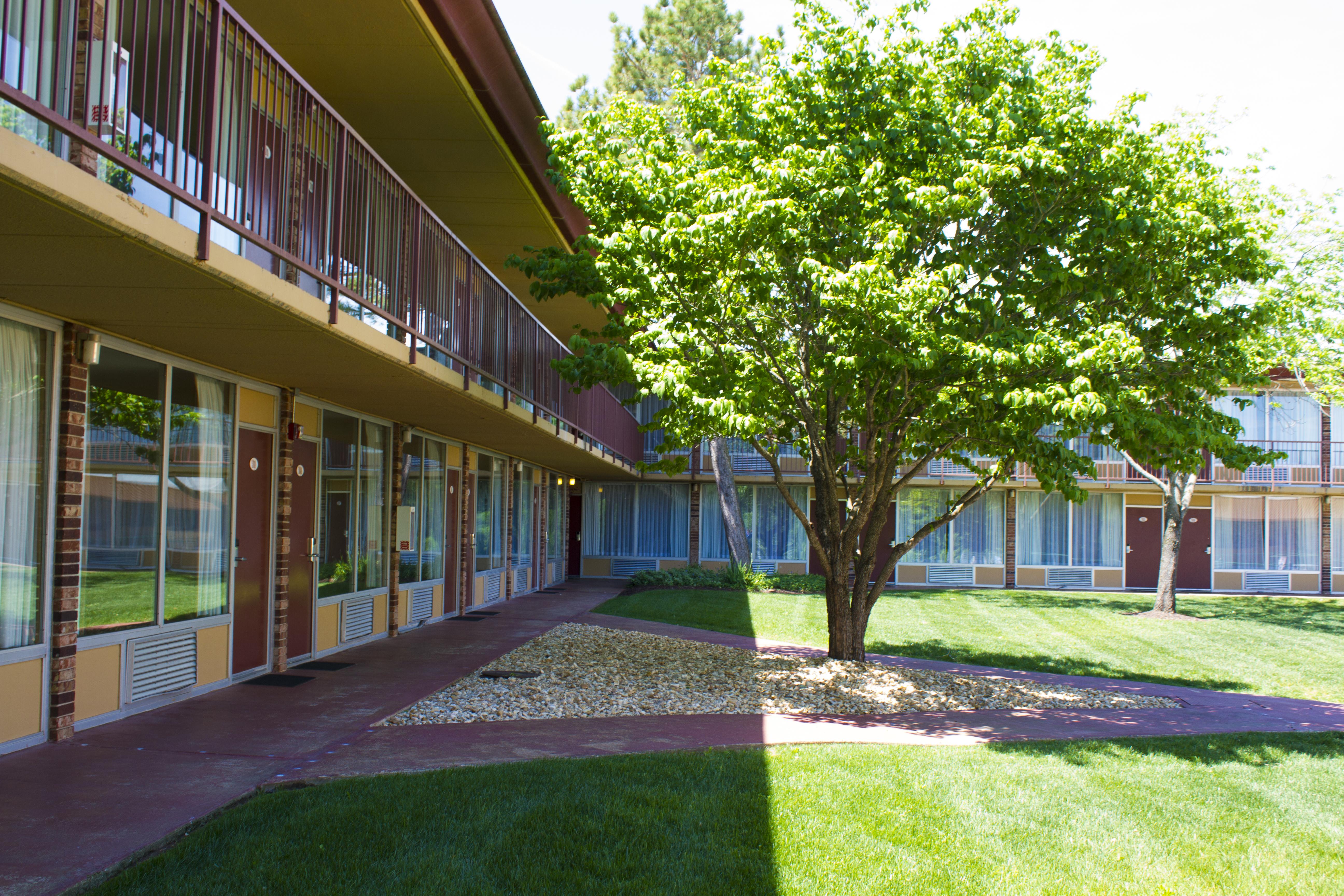 Red Lion Inn & Suites Branson Exterior photo